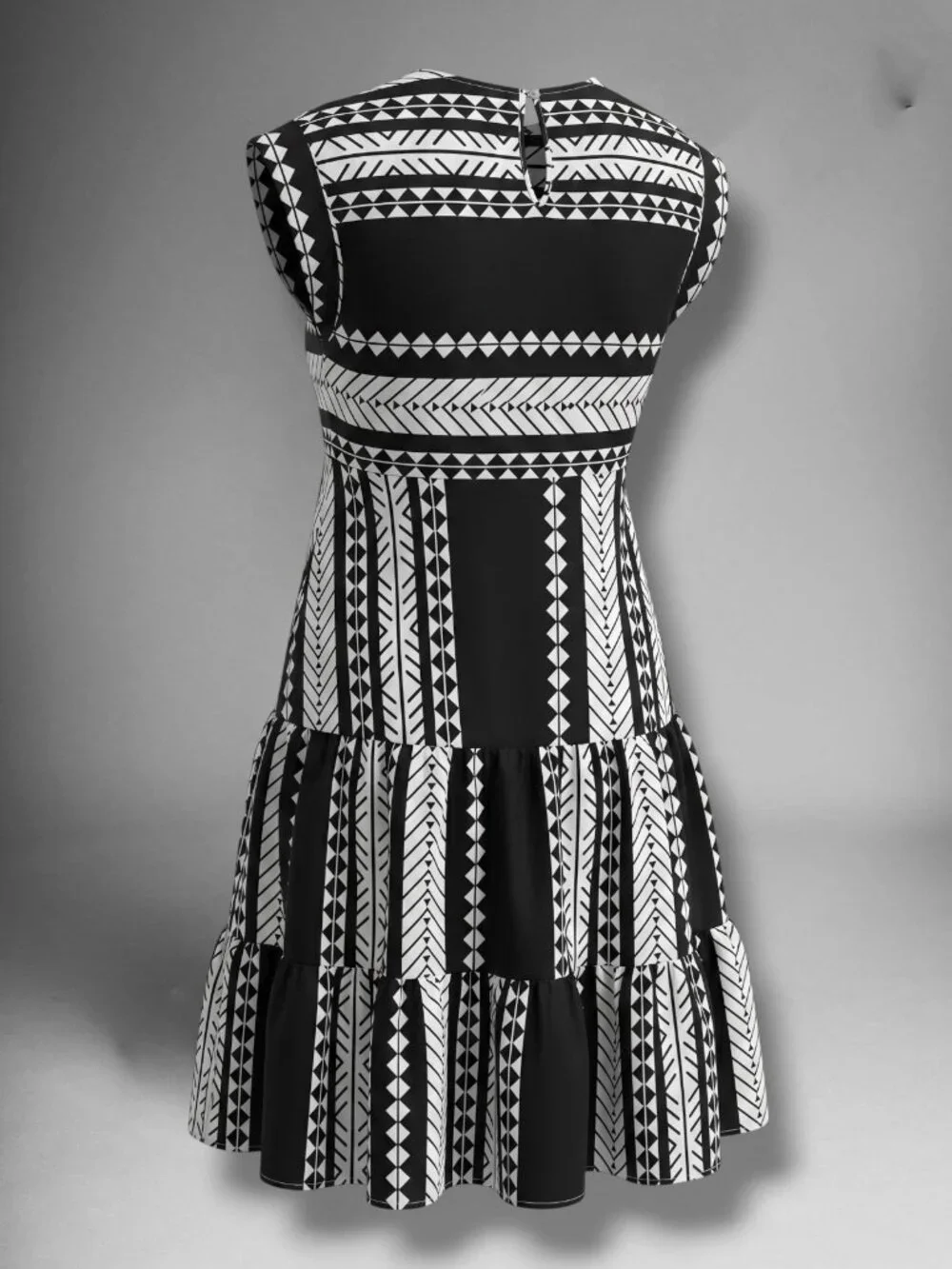 Cupshe Black & White Shimmery Tribal Print Ruffle Midi Dress M